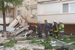 Рятувальники прибирають зруйновані конструкції