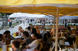 У дев'яти закладах харчування на Хрещатику виявлені порушення карантинних вимог