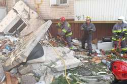 Рятувальники вже добу працюють на місці трагедії