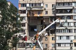 Київська влада обіцяє не залишити мешканців зруйнованого будинку у біді
