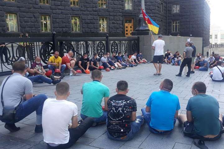 Шахтарі державних копалень почали мітингувати в Києві