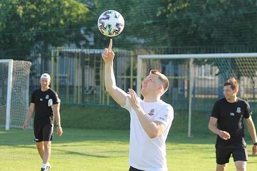 Інфіковані гравці клубу української Прем’єр-ліги здали повторні тести на Covid-19 з негативним результатом