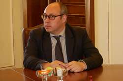 Зеленський звільнив українського посла в трьох країнах