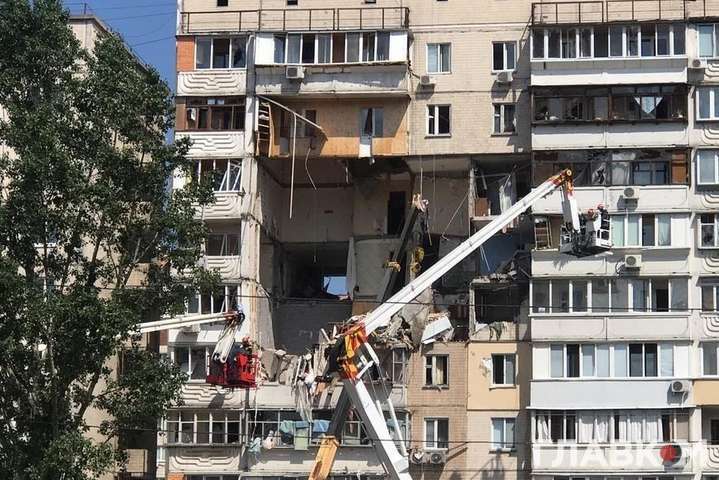 Взрыв на Позняках. Правительство обещает 40 квартир, но в разрушенном доме их в шесть раз больше