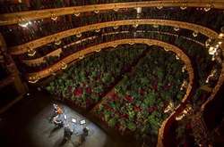 В опері Барселони відбувся незвичний концерт: замість людей глядачами були… рослини