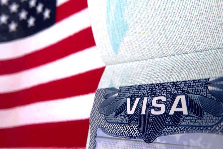 Трамп частично заблокировал выдачу рабочих виз