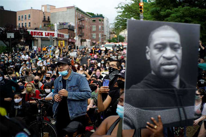 У Рівному хочуть встановити пам’ятник Джорджу Флойду – афроамериканцю, який загинув від рук поліцейського у США 
