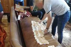Під час обшуків в учасників групи правоохоронці вилучили, зокрема, гроші, надані спонсорами із РФ