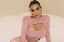 Ким Кардашьян в корсете засветила аномальную талию. Фанаты не верят своим глазам (видео)