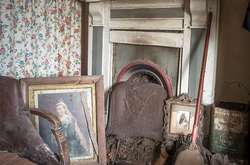 Фотограф попала в заброшенный дом ХІХ века, где остановилось время