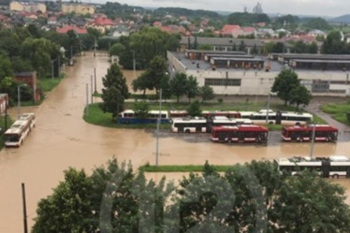 Івано-Франківськ «поплив» після потужних злив 