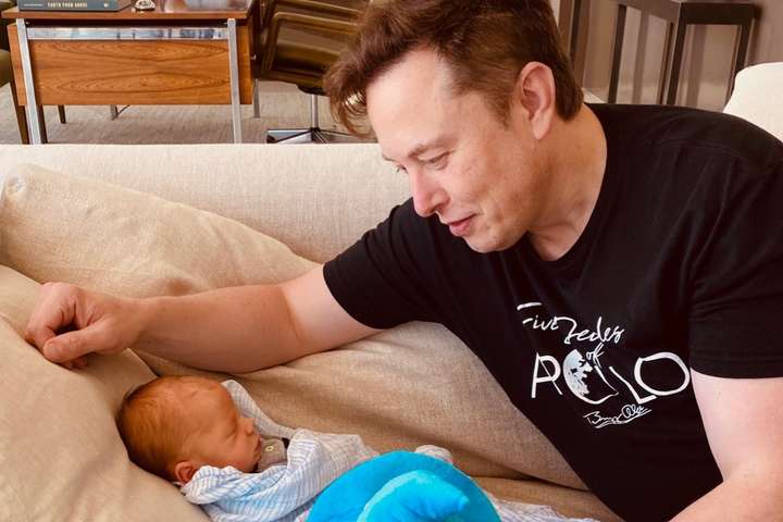 Как Илон Маск общается с 1,5-месячным сыном: видео - Главком