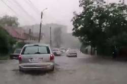 «Черновцы превратились в большую реку»: на Буковине продолжает бушевать непогода