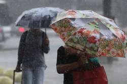 Грози і шквали: синоптики розповіли, де сьогодні в Україні пануватиме негода