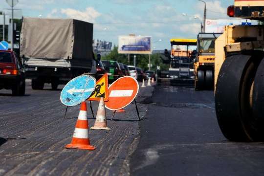 Сьогодні обмежено рух на одній із найбільших магістралей Києва