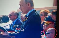 Парад у Москві: Путіна оточили дивними ветеранами 