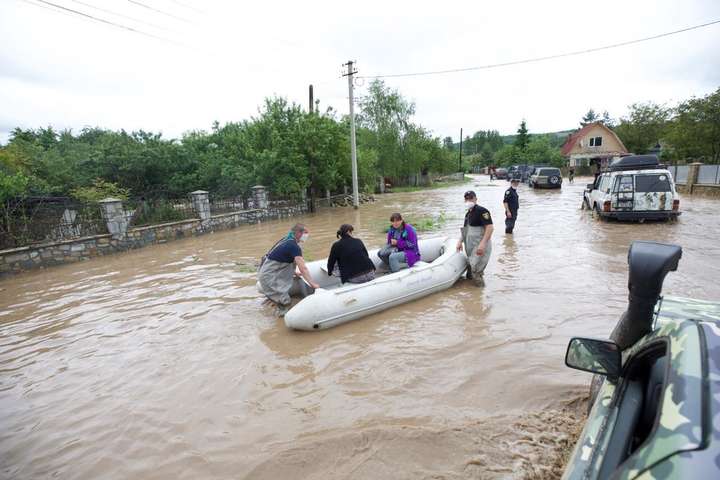 Івано-Франківщина просить фінансову допомогу для ліквідації наслідків повені