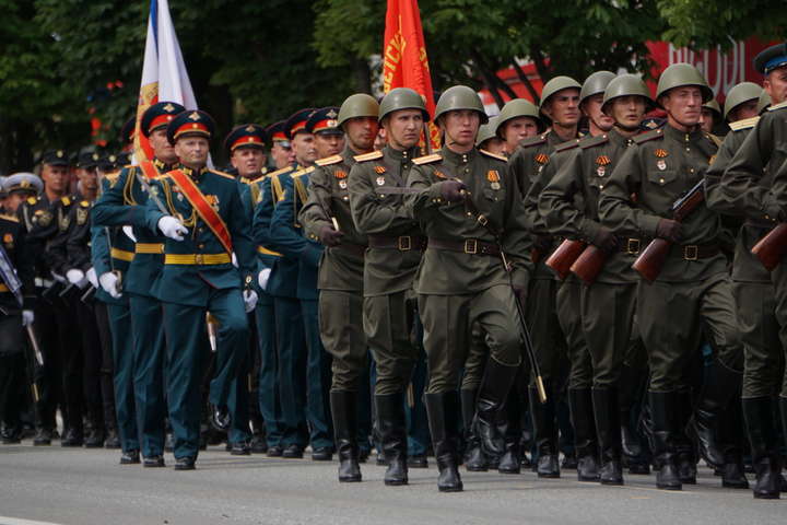 У МЗС висловили ноту протесту РФ через паради на окупованій території України