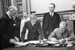 Пакт Молотова-Ріббентропа