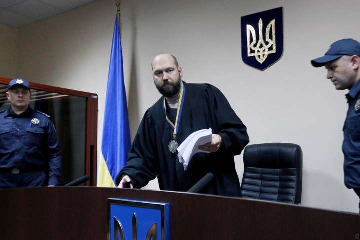 Суддя Вовк, який судить Порошенка, виправдовував Зеленського у справі про прослуховування 