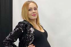 Певица Alyosha