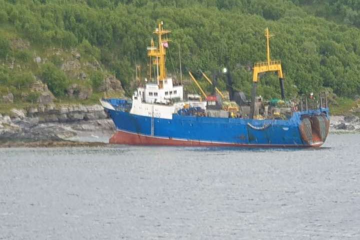 Російське судно сіло на мілину біля Норвегії