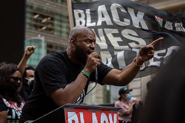 Лідер чорношкірих активістів пригрозив «спалити США»