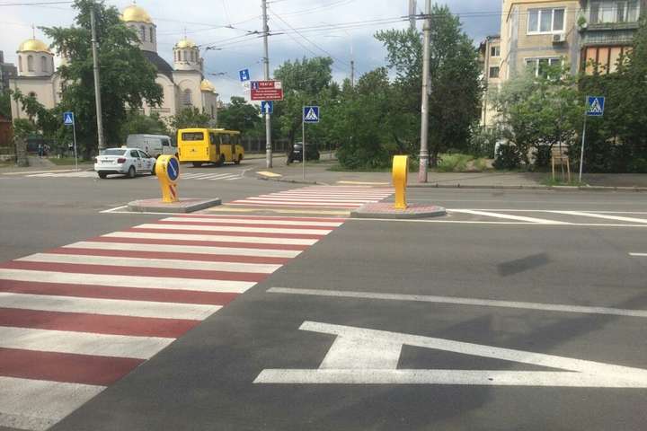 На вулицях Києва з’явилися нові острівці безпеки (фото)