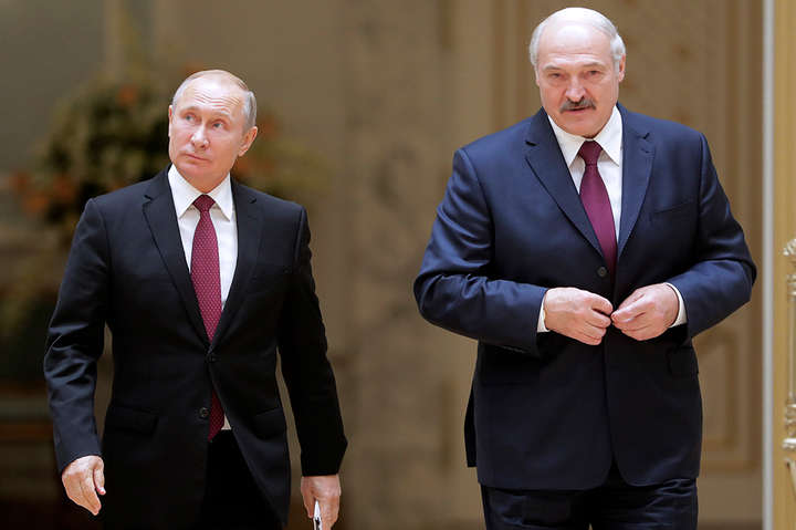 Лукашенко заявил, что Россия вмешивается во внутренние дела Беларуси