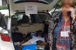 Росіяни голосують в багажнику за пожиттєве правління Путіна