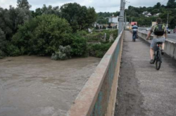 У Чернівцях через паводок на Дністрі обмежили подачу води