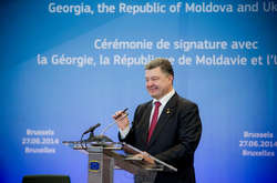«Нікому не дозволено переглянути чи, не приведи Боже, відвернути Україну з обраного курсу та повернути Український народ в московське стійло» –  Порошенко