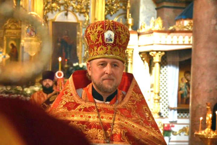 Батюшка Московської церкви влаштував коронаВеликдень в Чернігові. Суд не побачив порушень