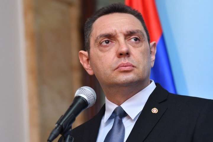 У міністра оборони Сербії після повернення з параду у Москві виявили коронавірус