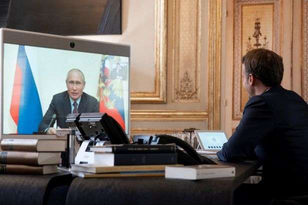 Макрон після розмови з Путіним вирішив відвідати Росію