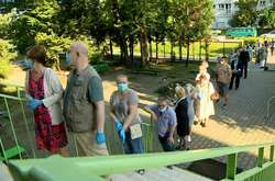 Черга на виборчу дільницю в Польщі, де сьогодні проходять вибори  президента