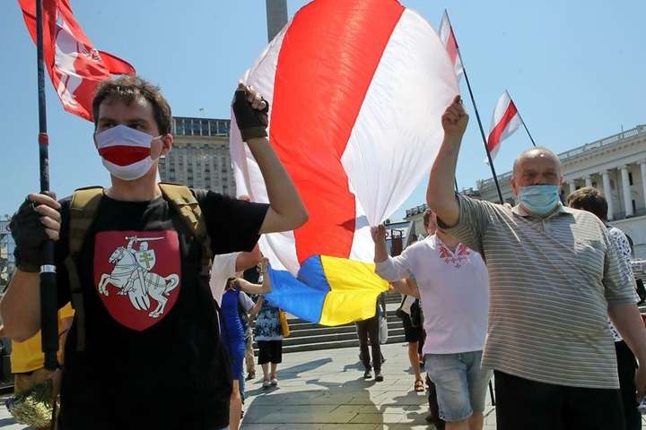 У Києві відбувся марш солідарності з Білоруссю