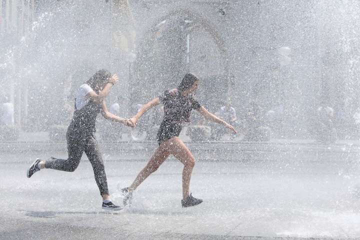 Дощі з грозами та сильна спека: прогноз погоди в Україні на понеділок