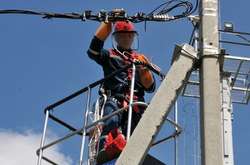 Бригади обленерго відновлюють електропостачання