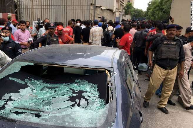 Озброєні люди атакували фондову біржу Пакистану: є жертви
