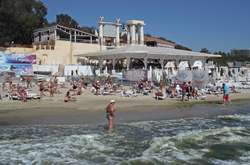 Купатися на пляжі «Аркадія» в Одесі наразі небезпечно