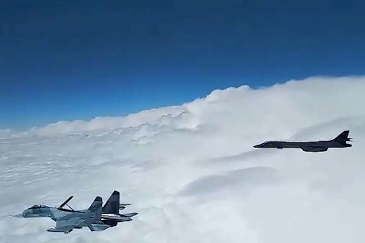 Росія підняла над Чорним морем винищувачі для перехоплення літаків США