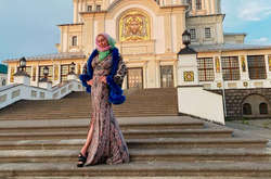  Анастасія Волочкова відвідала монастир у закритому на карантин селі 