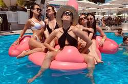 Maruv собрала в бассейне сексуальных девочек со своего балета (фото)