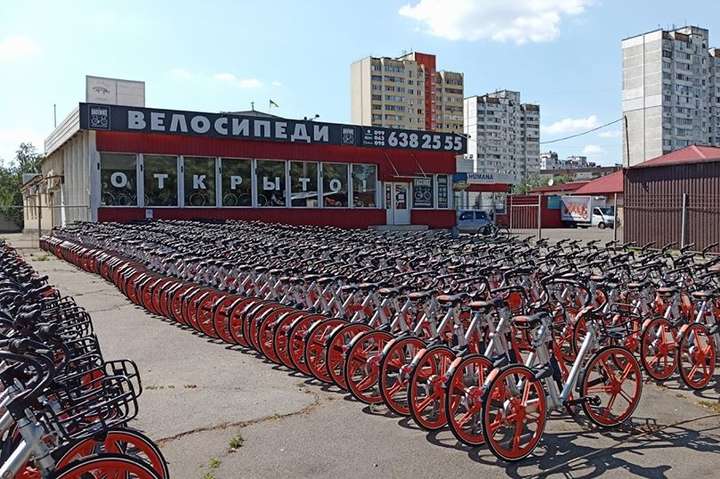 До Києва привезли близько сотні «вічних» міських велосипедів (фото)