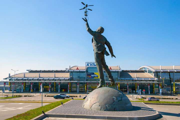 Коронакриза: аеропорт «Київ» скорочує половину своїх співробітників