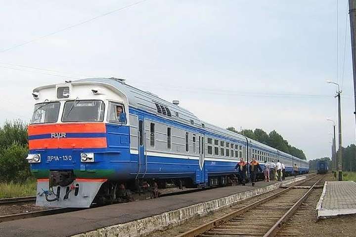 «Укрзалізниця» частково відновила рух приміських поїздів у двох областях