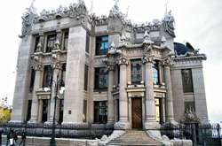  У День архітектури України варто згадати, хто трудився над створенням видатних будівель в нашій країні. Приклад на фото - Будинок з химерами в Києві авторства Владислава Городецького 