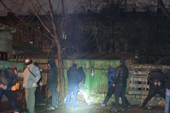 На Київщині банда грабувала підприємства, офіси, торгові центри (фото)