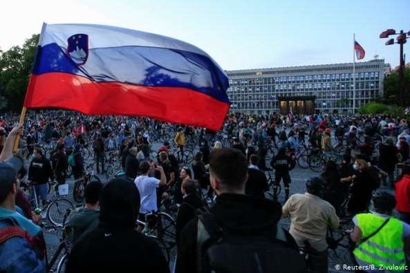 У Словенії – скандал через закупівлю масок. Глава МВС подав у відставку